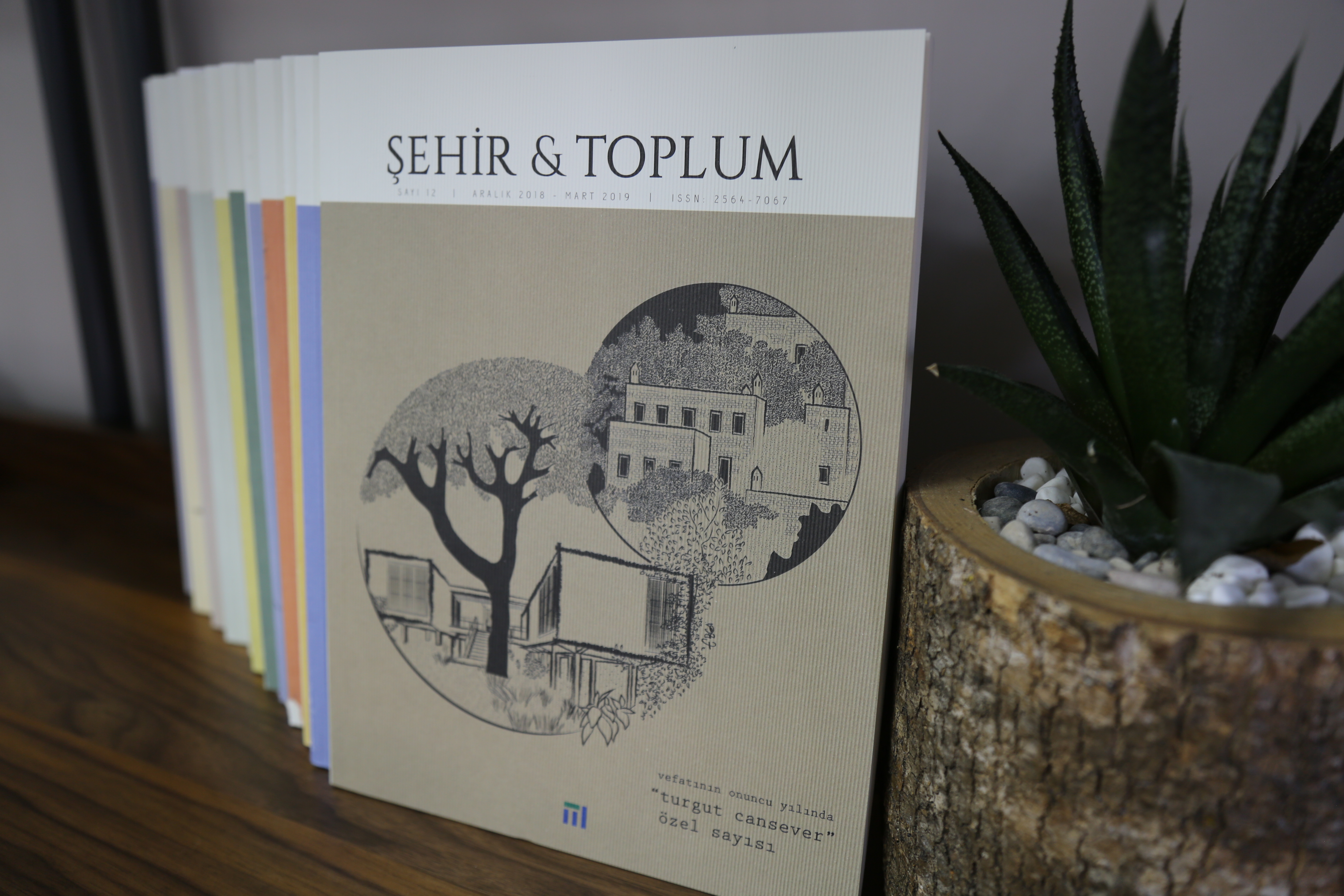 Şehir & Toplum Dergisi Vefatının Onuncu Yılında Mimar Turgut Cansever Dosyası ile Yayınlandı}
